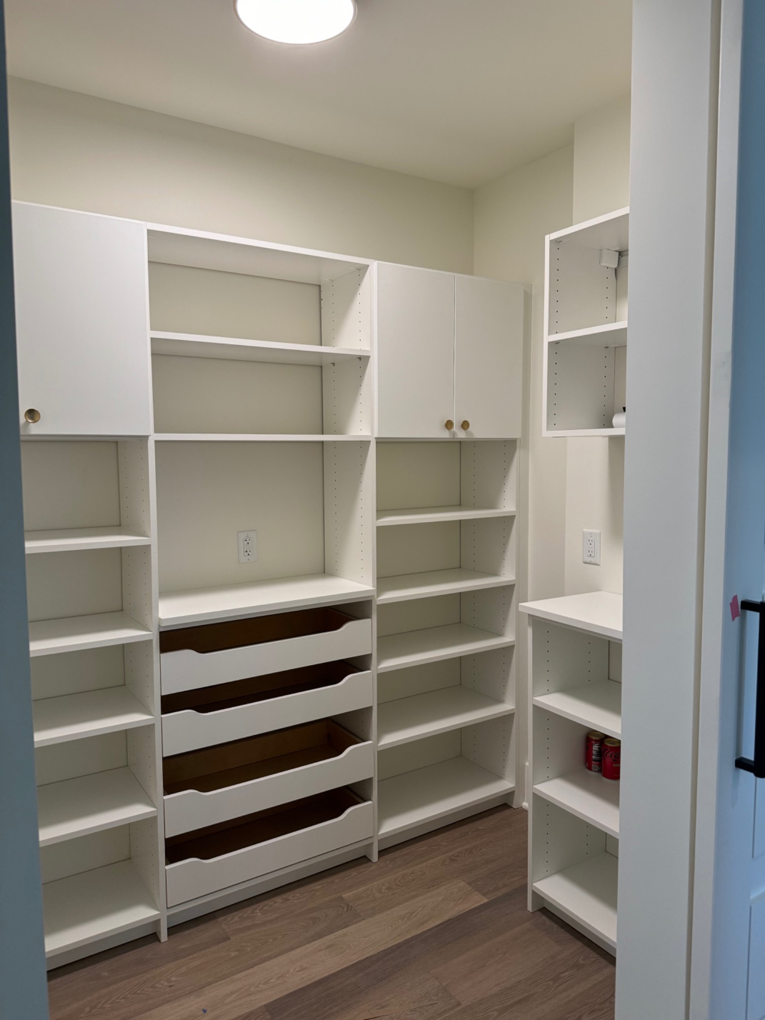 Custom walk-in closet carpentry by Cuauhtli Construction